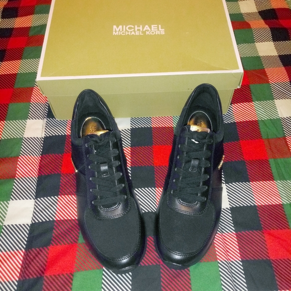 Michael Kors Allie Wrap Trainer - Picture 9 of 12